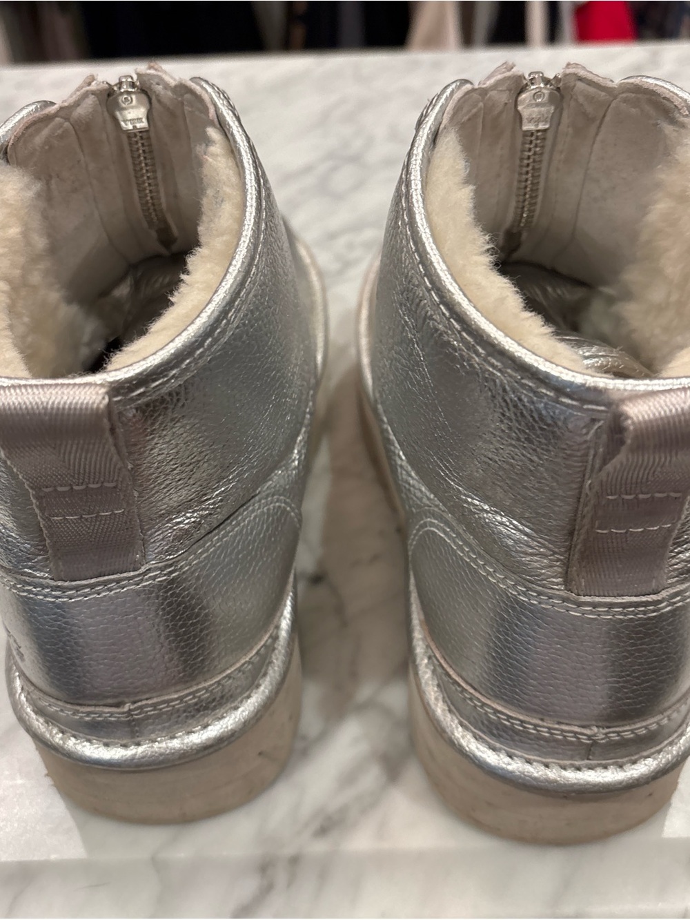 UGG BOOTS - Picture 3 of 8